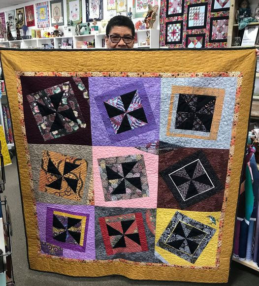 Janet Green with her pieced quilt featuring Australian fabrics